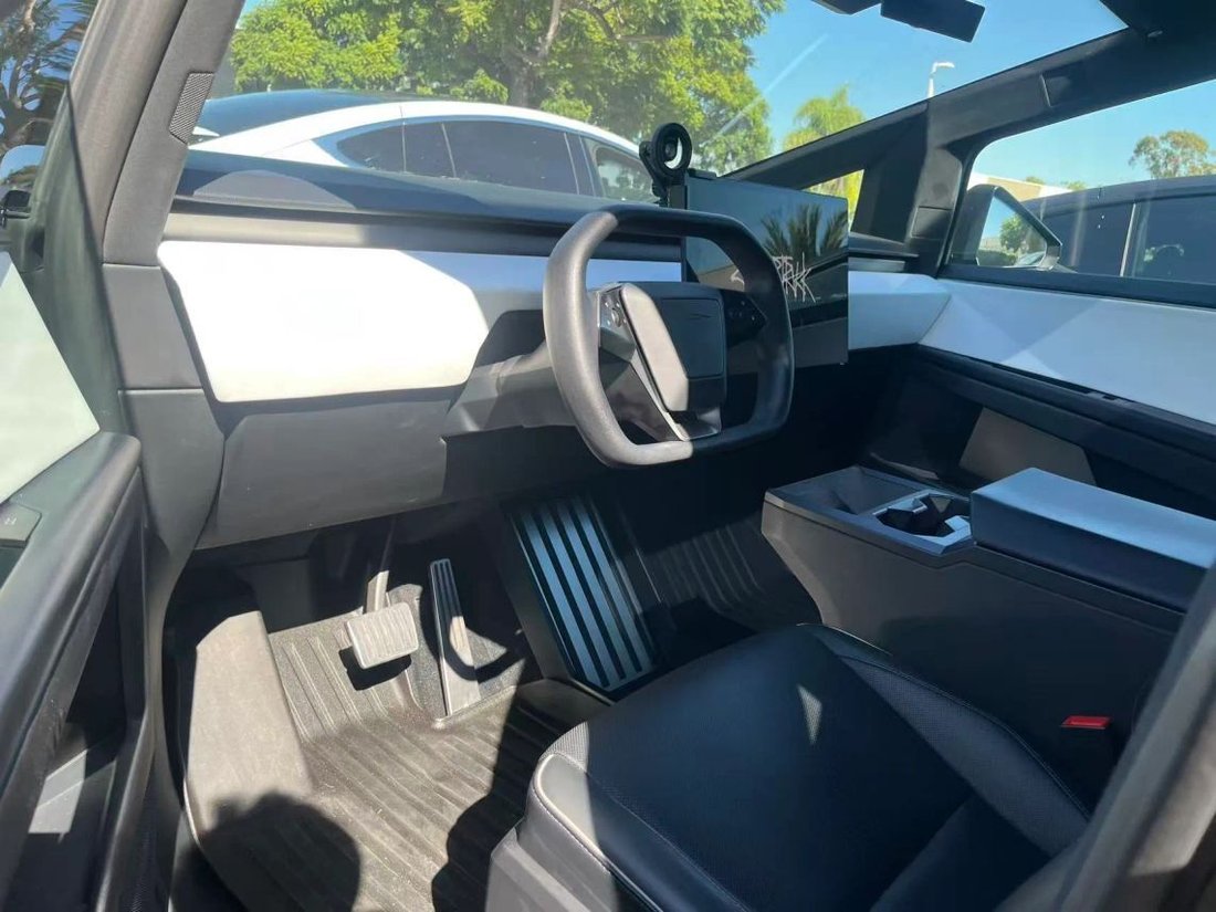 Pickup in Costa Mesa, CA, United States 3 - 19105729