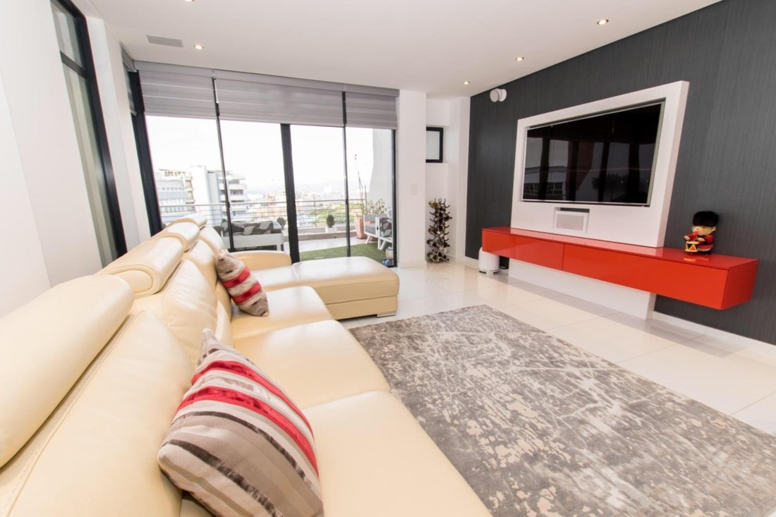 Apartment in Sea Point, Atlantic Seaboard, Cape Town 2 - 19106890