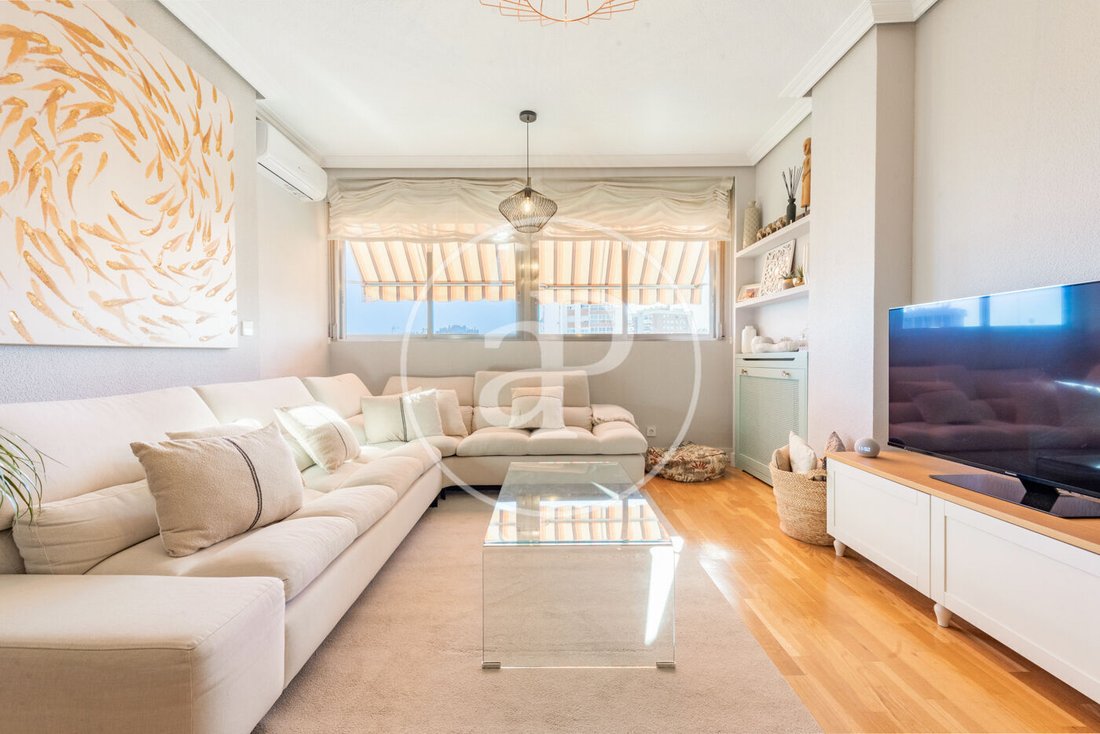 Appartamento a Ciudad Lineal, Madrid, Spagna 1 - 19107698