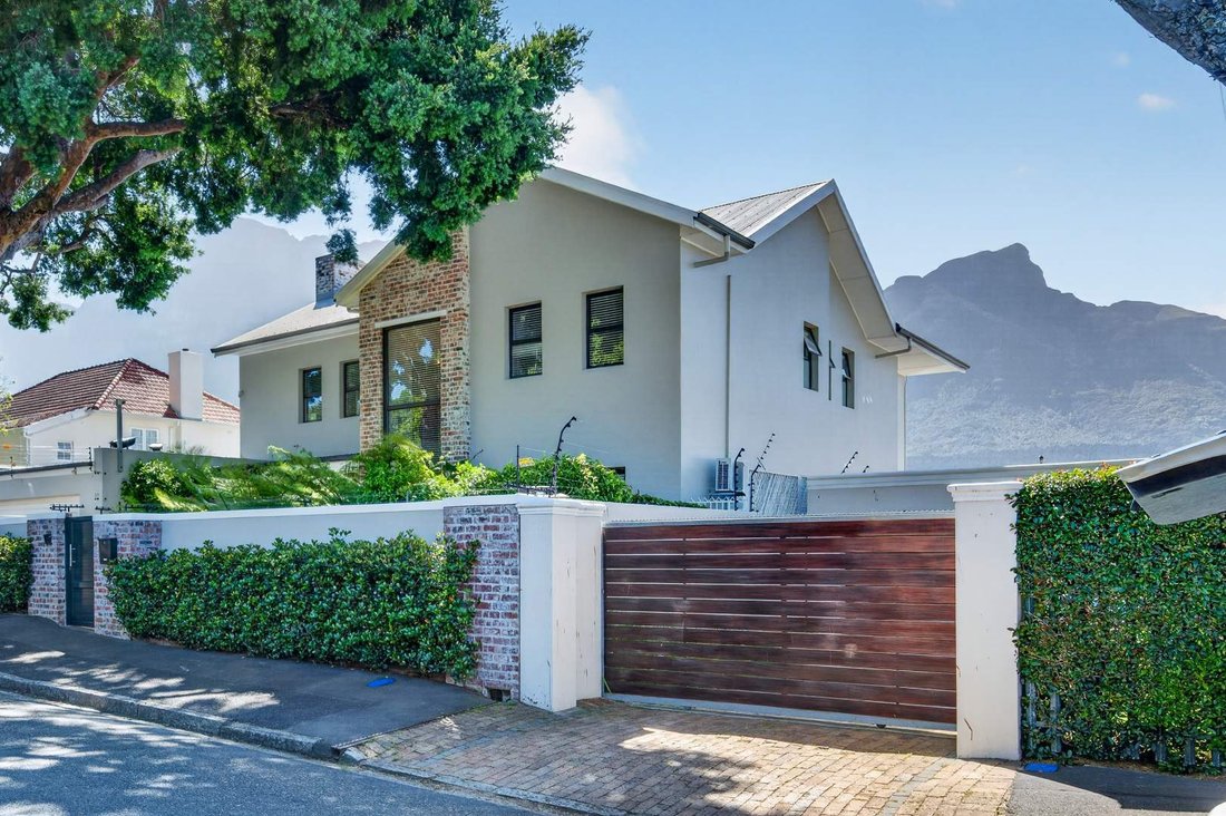House in Constantia, Southern Suburbs, Cape Town 3 - 19106903