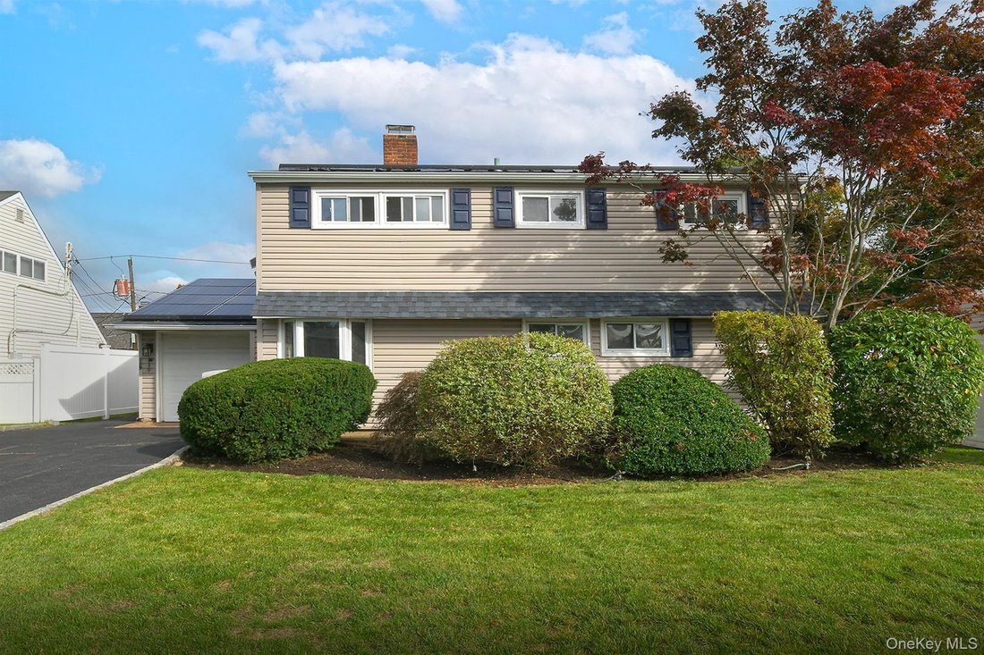 House in Levittown, New York, United States 2 - 19108064