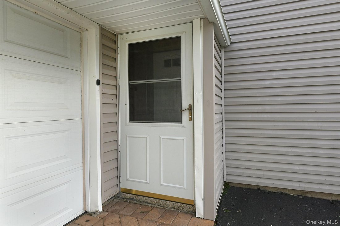 House in Levittown, New York, United States 3 - 19108064