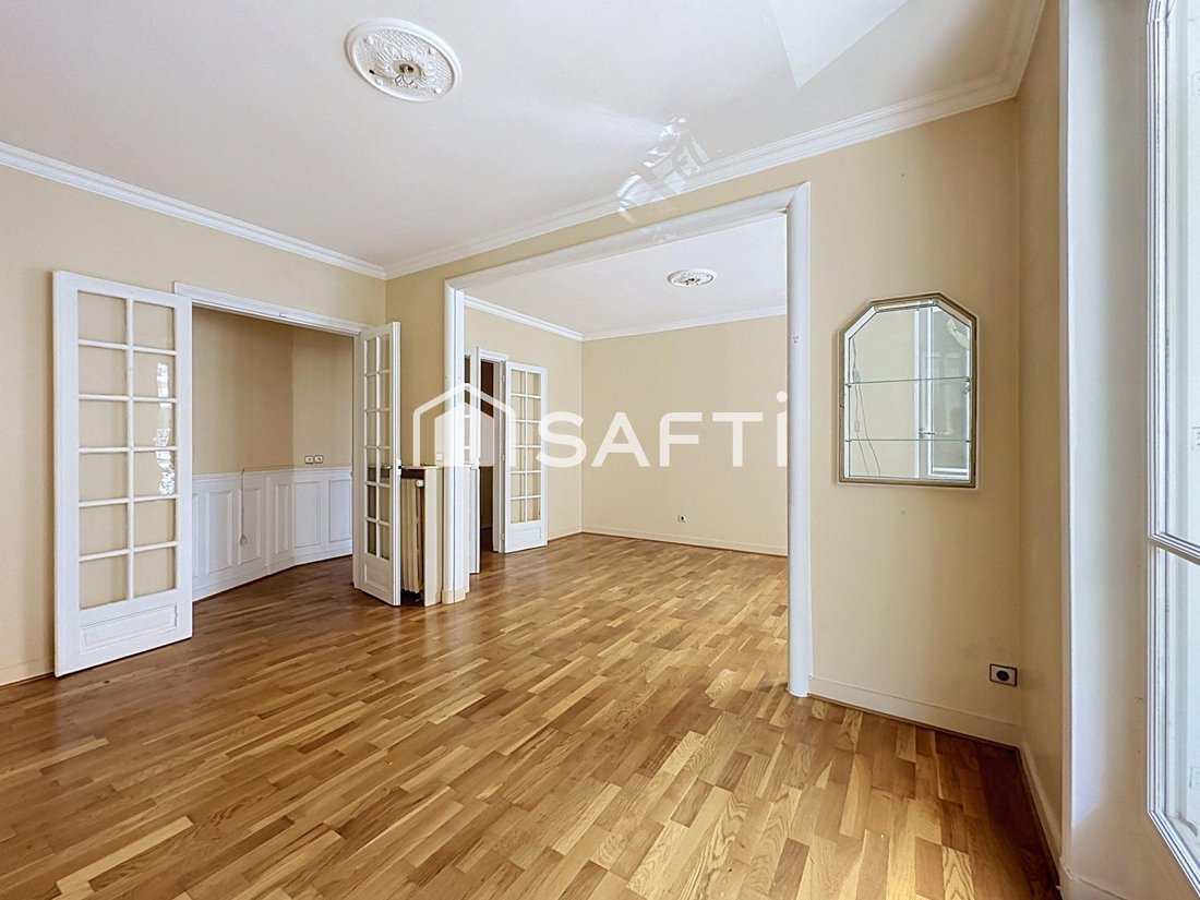 Apartment in Bois de Boulogne, Paris 16e Arrondissement, Paris 4 - 19109006
