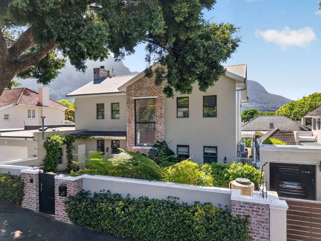House in Constantia, Southern Suburbs, Cape Town 2 - 19106903