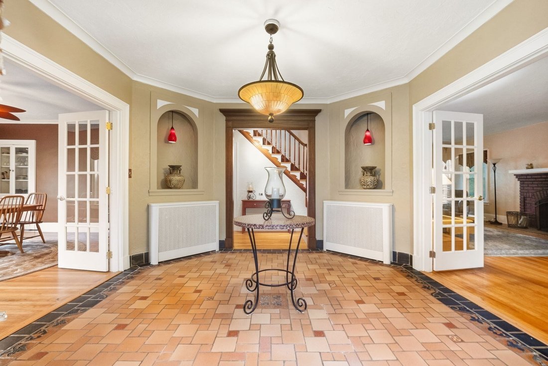 House in Worcester, Massachusetts, United States 4 - 19108901