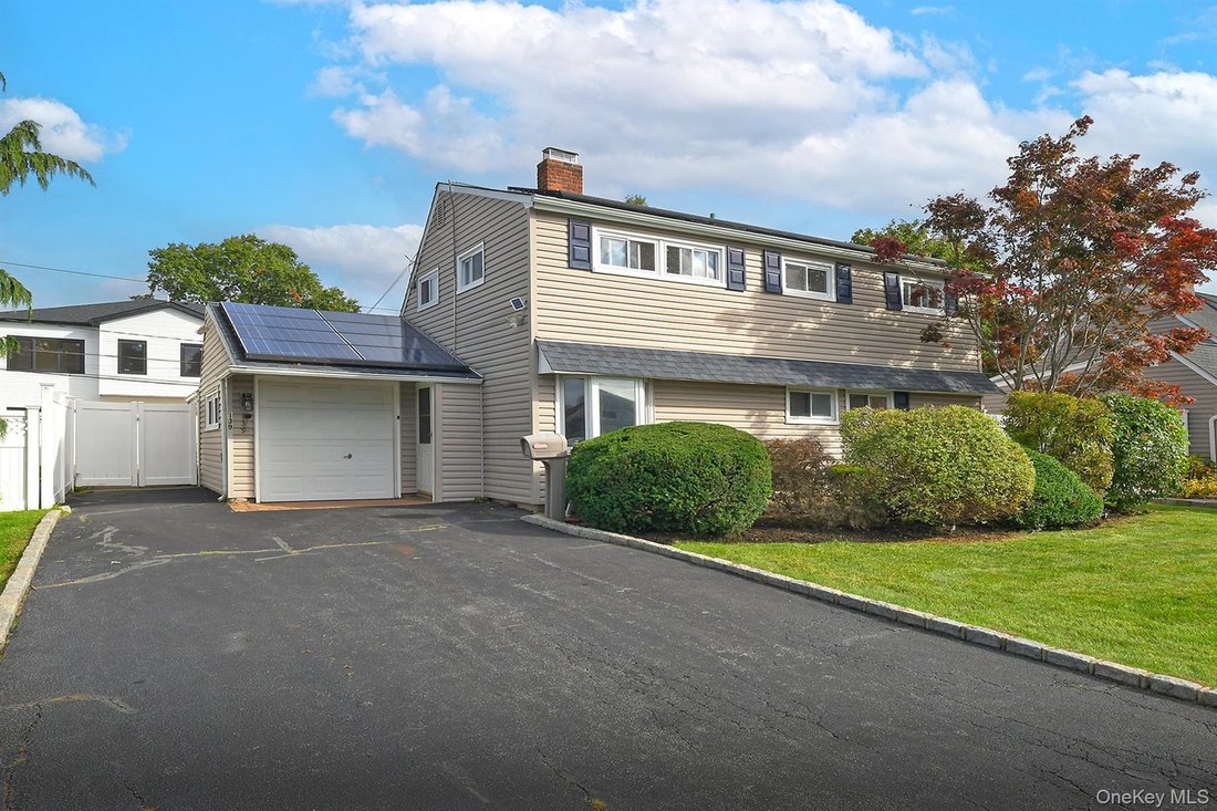 House in Levittown, New York, United States 1 - 19108064