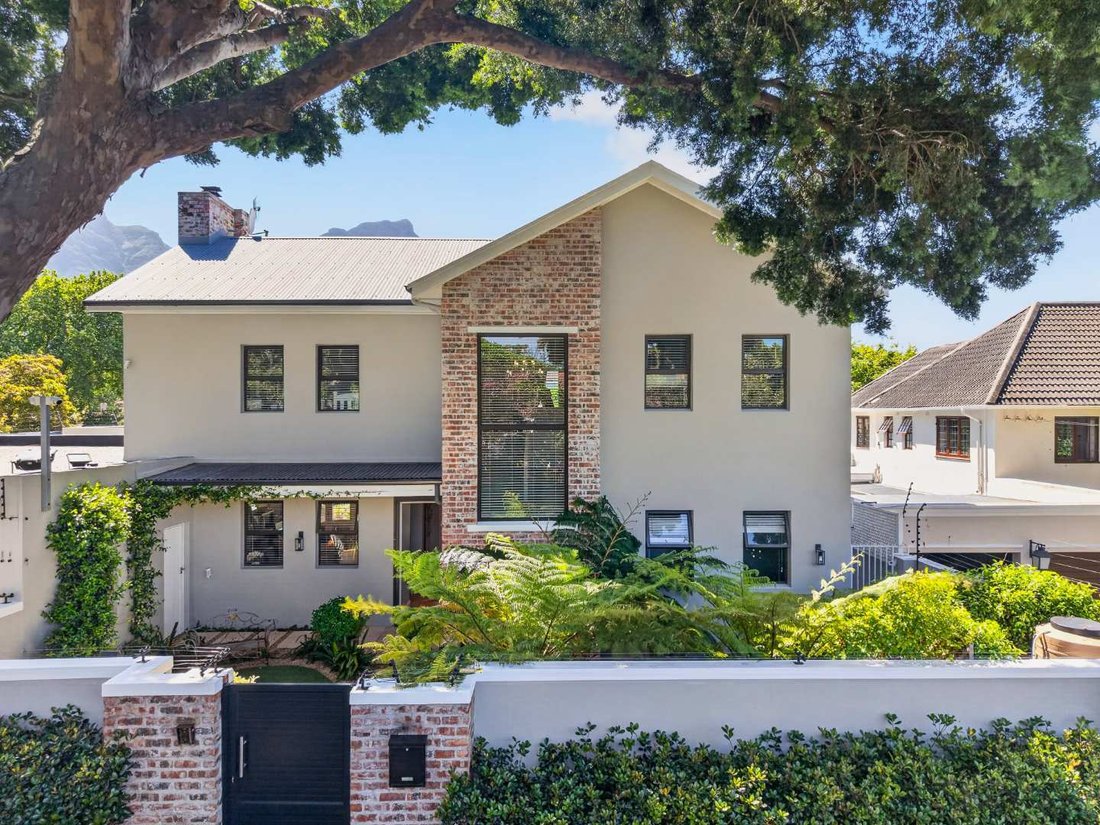 House in Constantia, Southern Suburbs, Cape Town 1 - 19106903