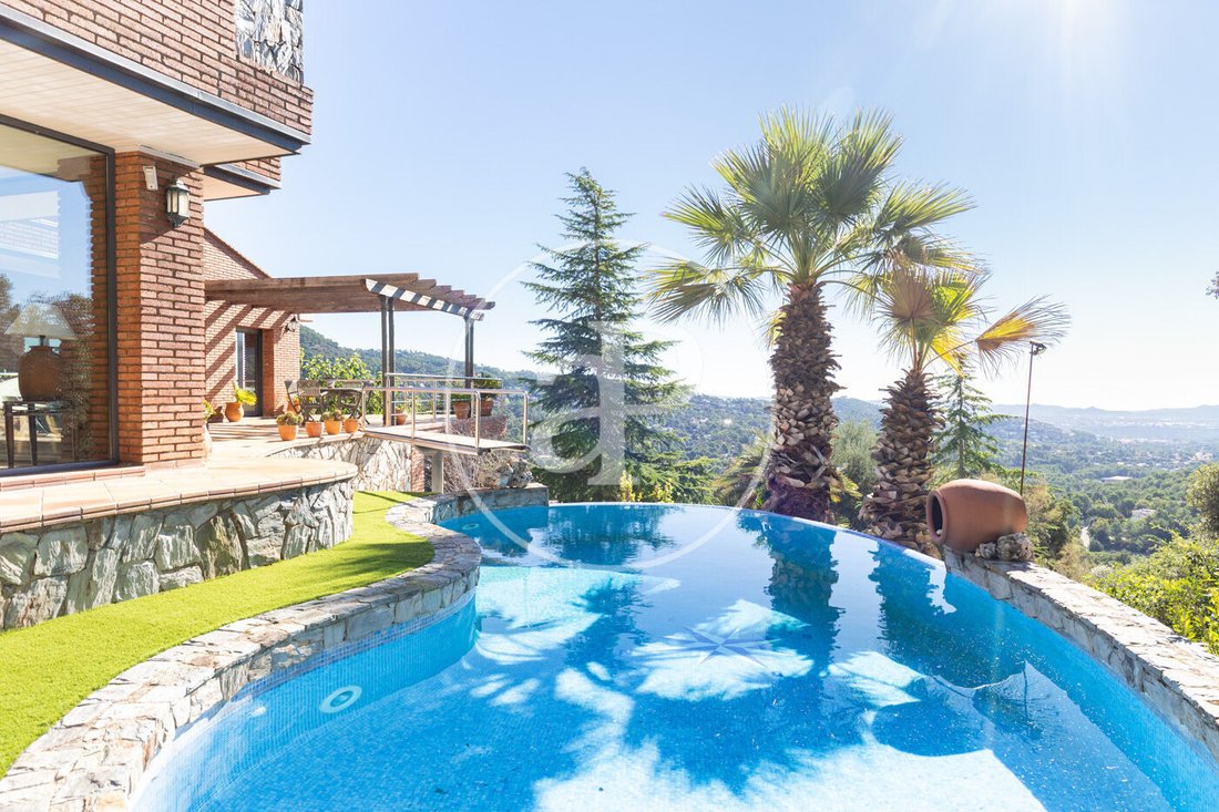 Villa in Eixample, Barcelona, Spain 1 - 19107611