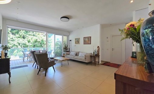Apartment in Ra'anana, Center District, Israel 1
