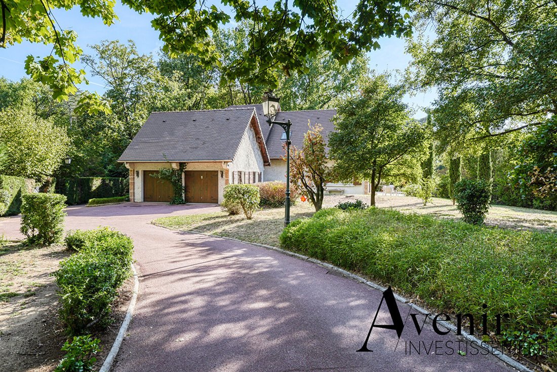 Villa in Écully, Auvergne-Rhône-Alpes, France 1 - 19108942