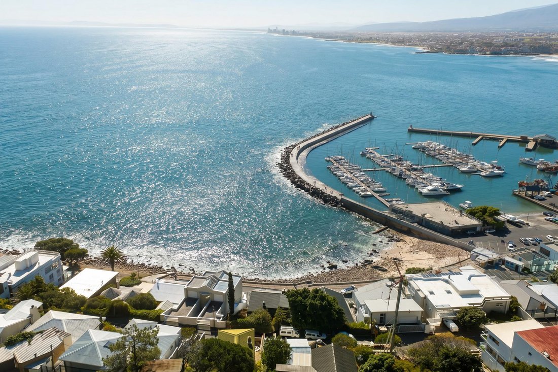 Haus in Gordons Bay Central, Helderberg, Kapstadt 1 - 19109539