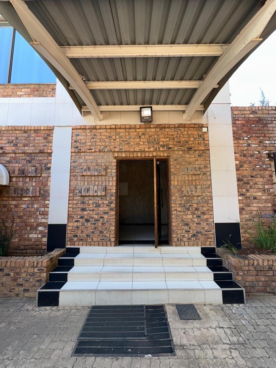 Pretoria, Gauteng, South Africa 4 - 19109841