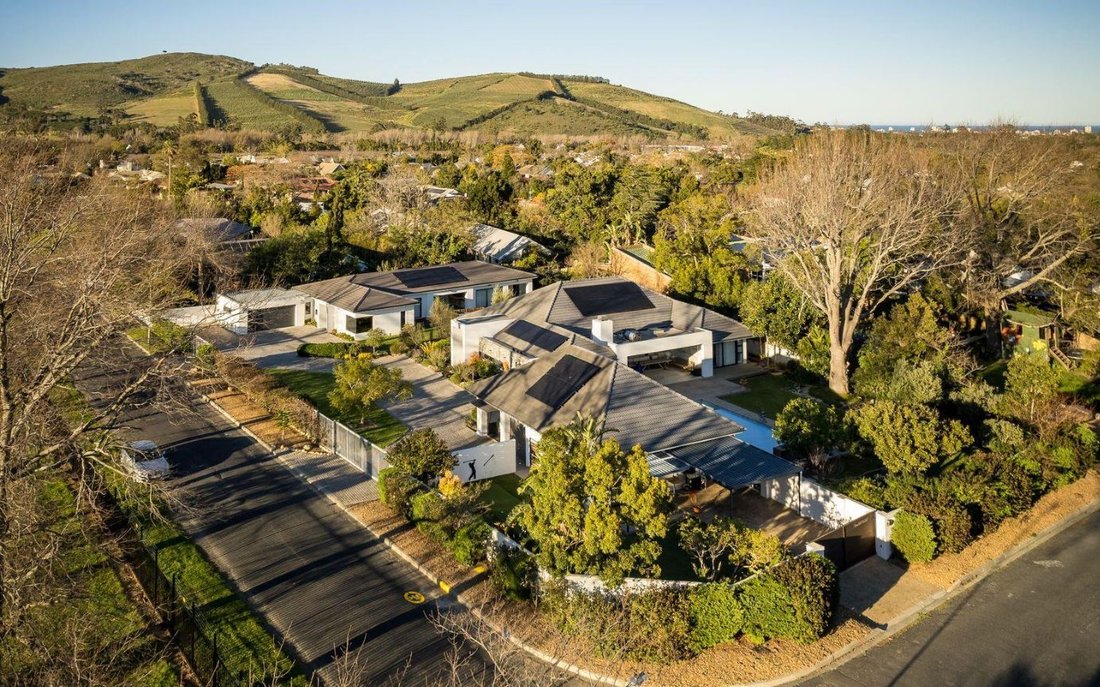 House in Firgrove Rural, Helderberg, Cape Town 4 - 19110173