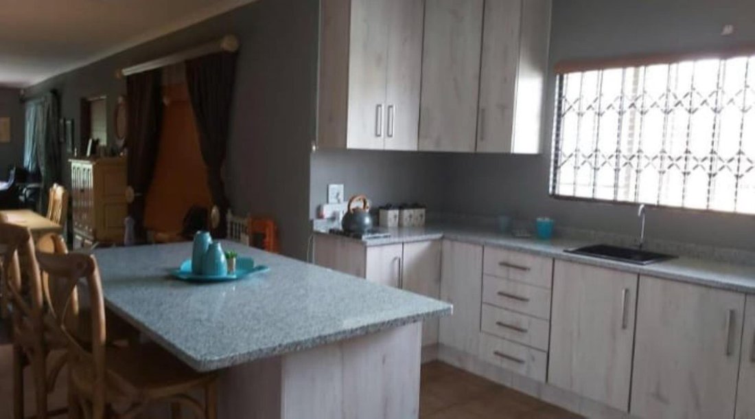 Rustenburg, North West, South Africa 5 - 19110075