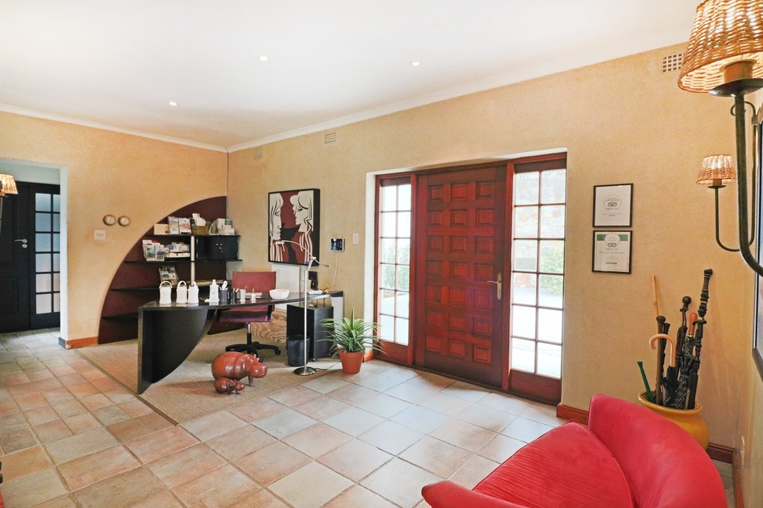 House in City Centre, City Bowl, Cape Town 4 - 19109747