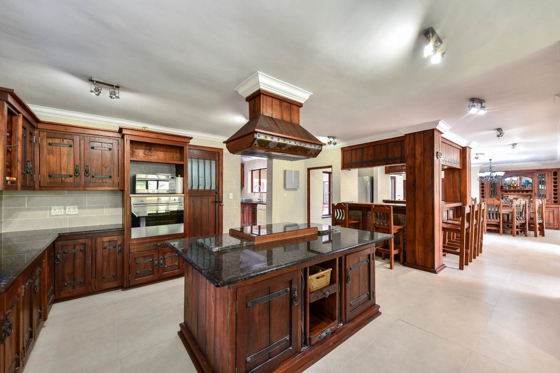 Sunderland Ridge AH, Gauteng, South Africa 1 - 19109797