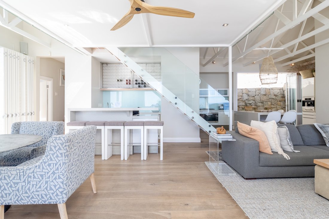 House in Clifton, Atlantic Seaboard, Cape Town 3 - 19116511