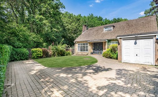 Villa in Arkley, London Borough of Barnet, England 1