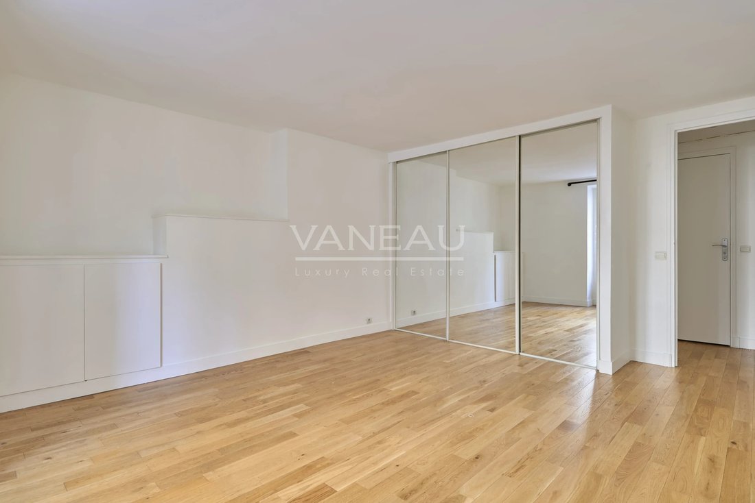 Apartment in Invalides, Paris 7e Arrondissement, Paris 4 - 19111616