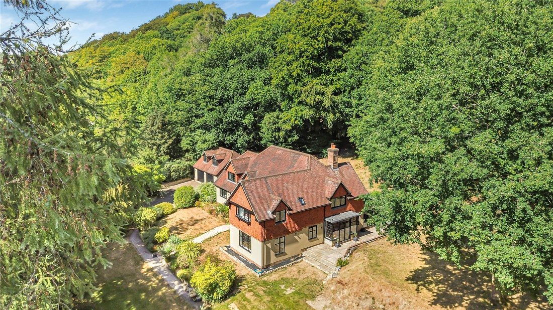 House in Beacon Hill, England 1 - 19112606