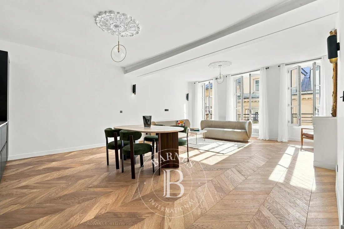 Apartment in Sainte Avoie, Paris 3e Arrondissement, Paris 1 - 19101800