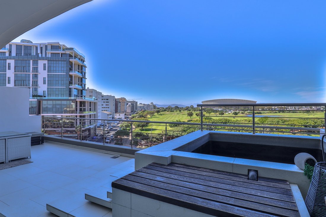 Apartment in Mouille Point, Atlantic Seaboard, Cape Town 1 - 19116603