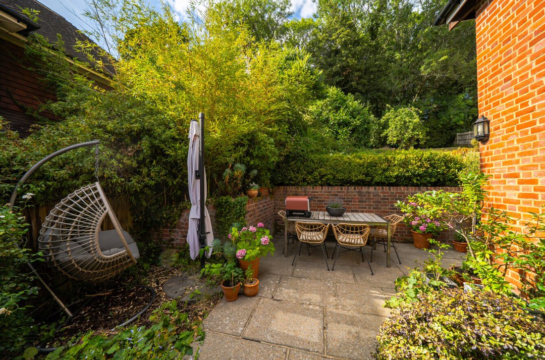 House in Chiddingfold, England 4 - 19112520