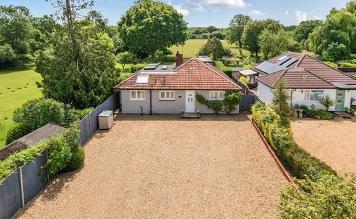 Bungalow à Wood Street Village, Worplesdon, Angleterre 1