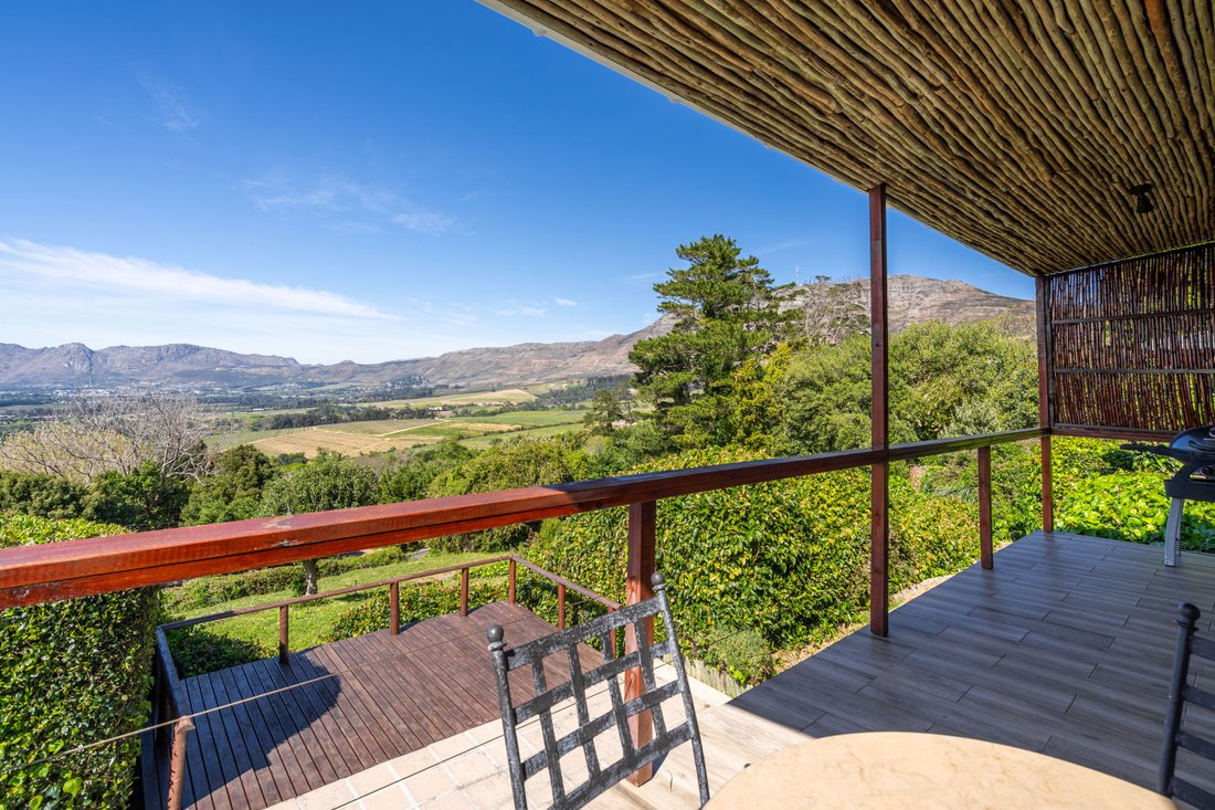 Apartment in Constantia, Southern Suburbs, Cape Town 3 - 19116633