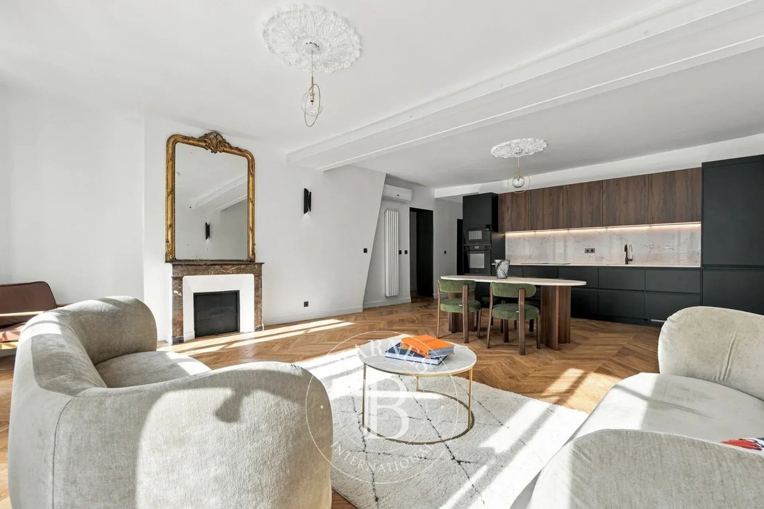 Apartment in Sainte Avoie, Paris 3e Arrondissement, Paris 3 - 19101800