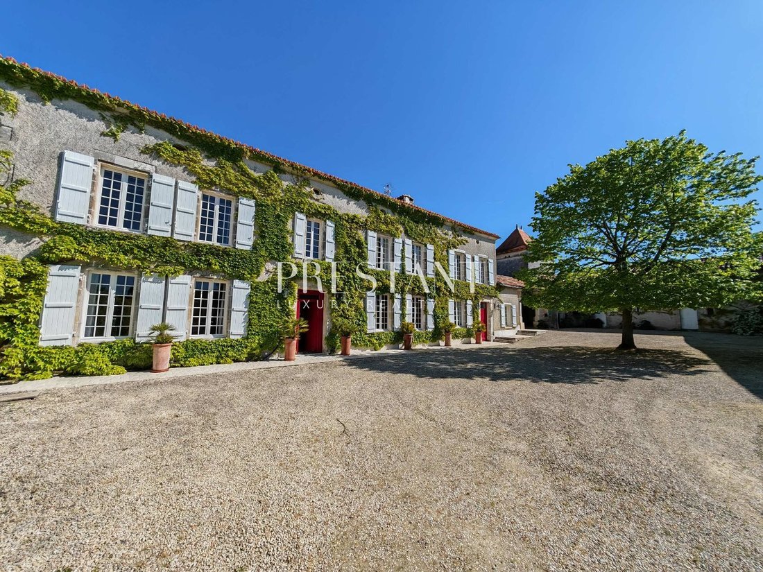 Casa a Saint Ausone-Saint Martin-Saint Gelais, Angoulême, Francia 1 - 18070478