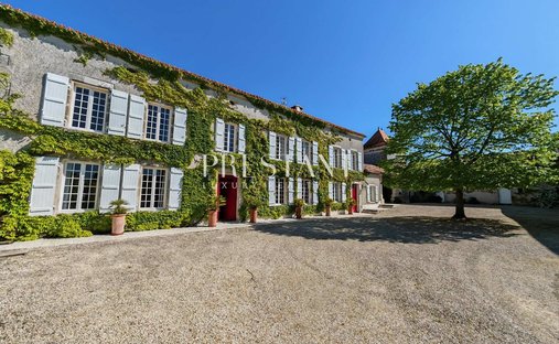 Casa a Saint Ausone-Saint Martin-Saint Gelais, Angoulême, Francia 1