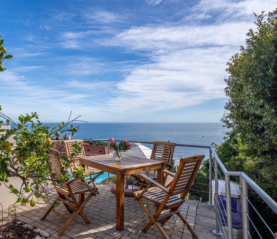 Apartment in Bantry Bay, Atlantic Seaboard, Cape Town 1 - 19116612