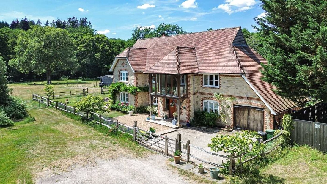 House in Bordon, Whitehill, England 2 - 19112667