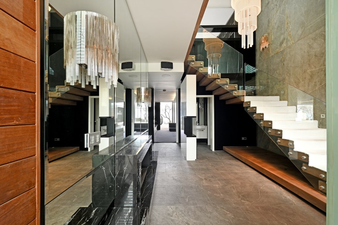 House in Camps Bay, Atlantic Seaboard, Cape Town 5 - 19116808