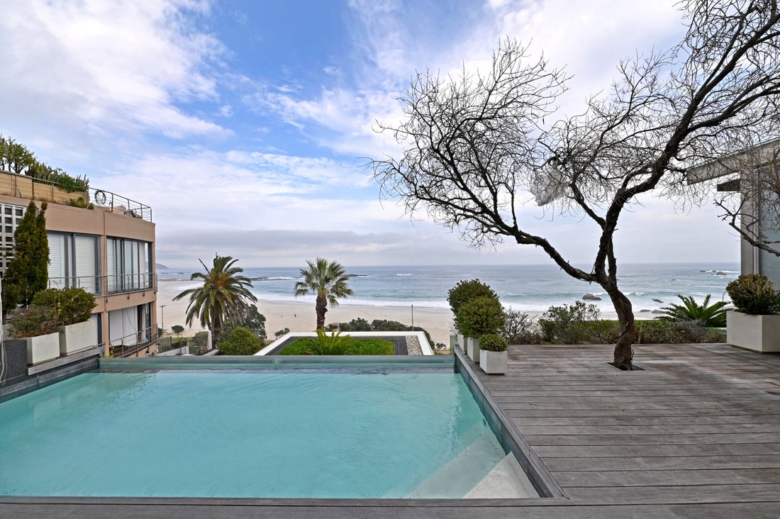House in Camps Bay, Atlantic Seaboard, Cape Town 2 - 19116808