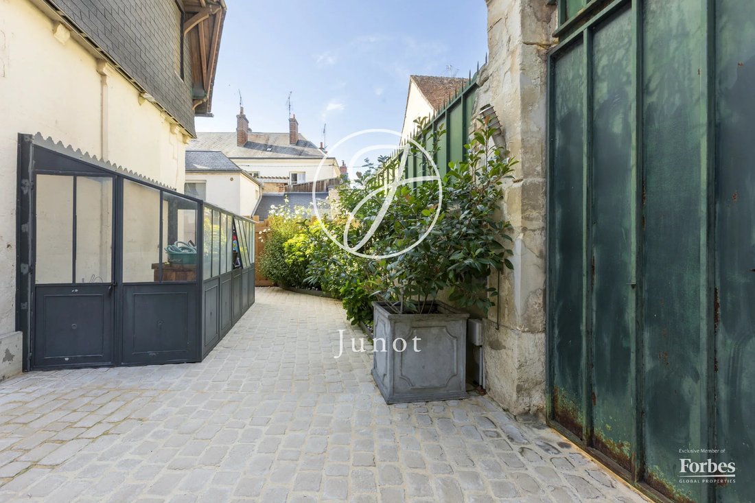 Estate in Gerard Yvon, Vendôme, France 4 - 19102380