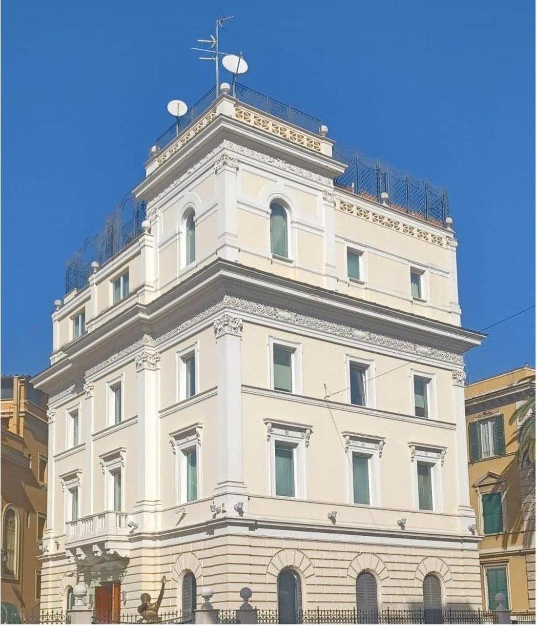 Schloss in Poliklinik, Rom, Italien 2 - 17704771