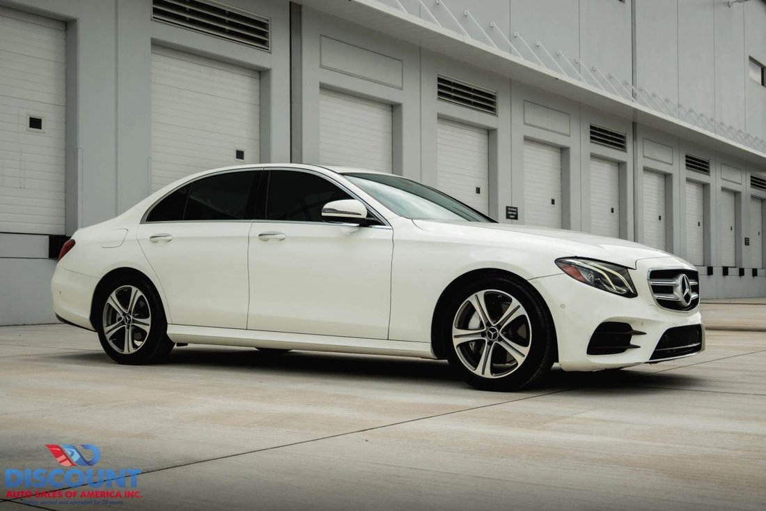 Sedan in Opa Locka, FL, United States 4 - 19112351