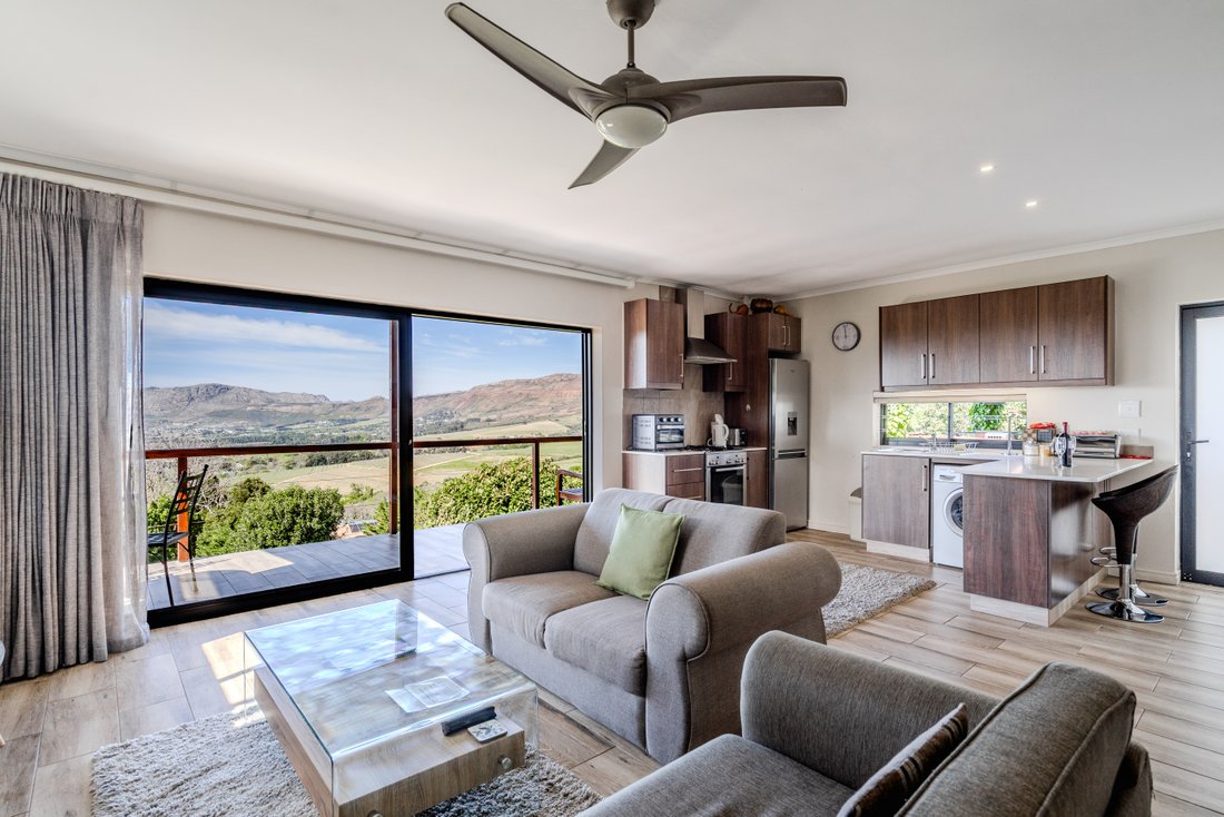 Apartment in Constantia, Southern Suburbs, Cape Town 5 - 19116660