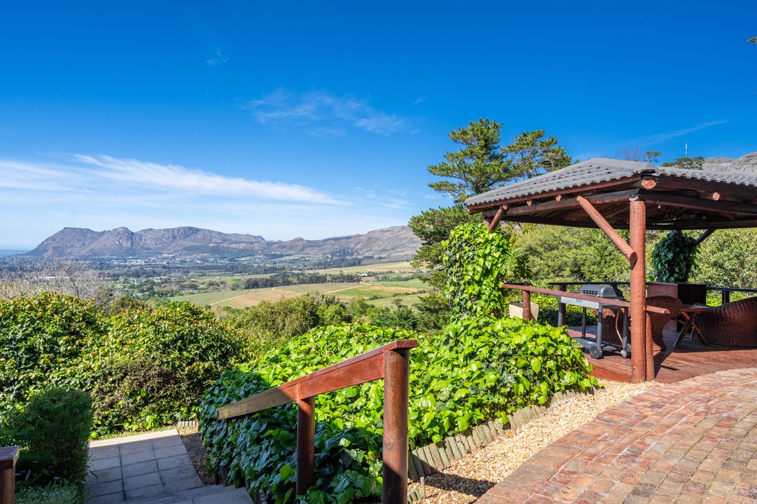 Apartment in Constantia, Southern Suburbs, Cape Town 4 - 19116633