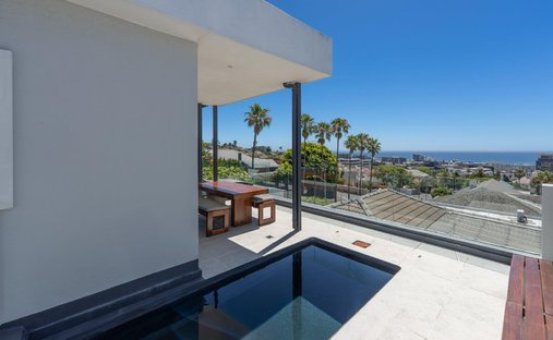 Villa in Fresnaye, Atlantic Seaboard, Cape Town 1