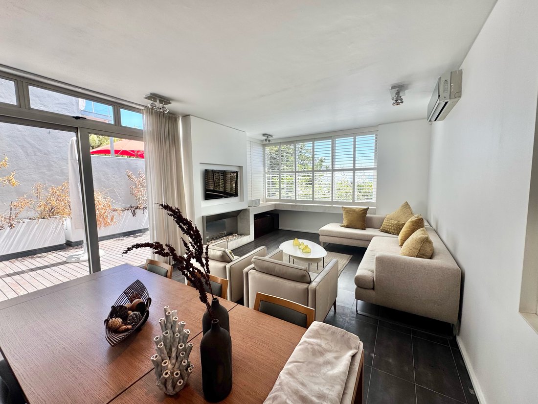 House in Green Point, Atlantic Seaboard, Cape Town 2 - 19116580