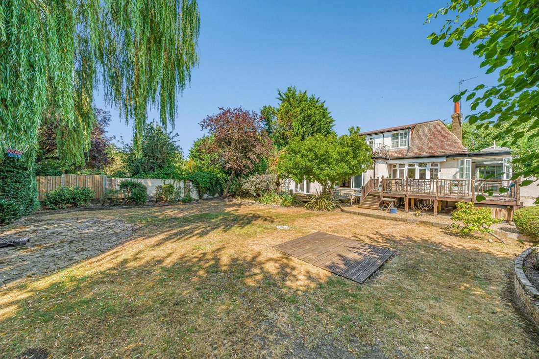 House in Shepperton, England 4 - 19112522