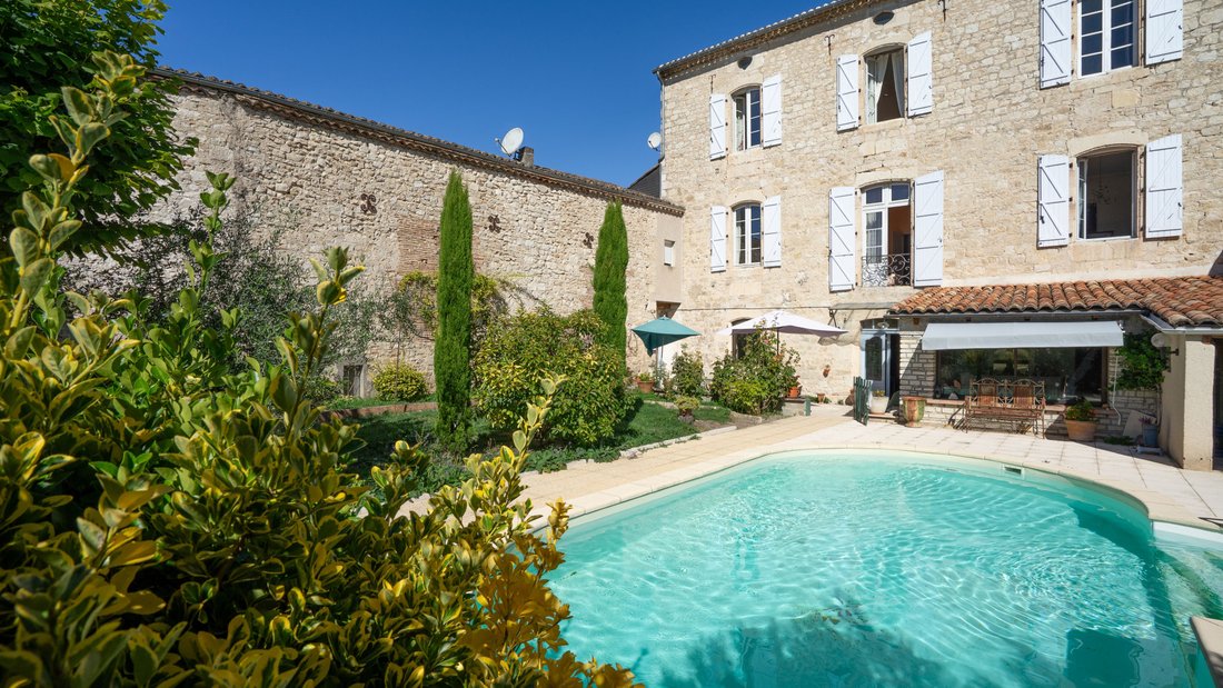 Casa en Montcuq-en-Quercy-Blanc, Occitania, Francia 1 - 18872543