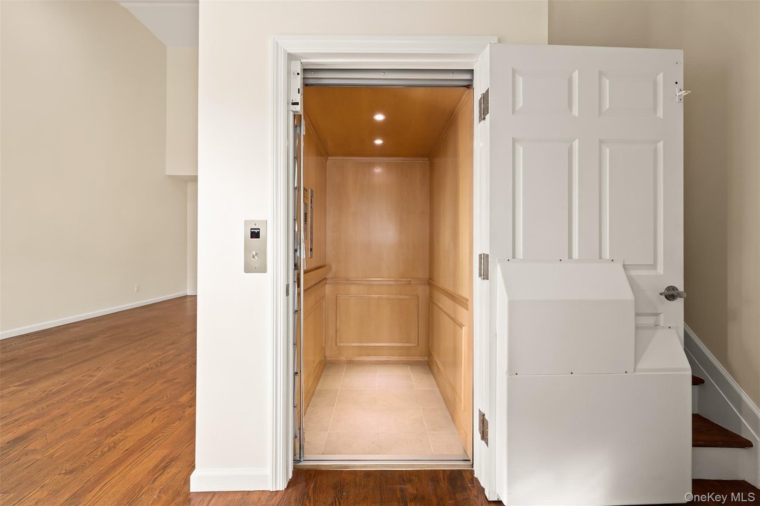 Condo in Seaford, New York, United States 5 - 19112983