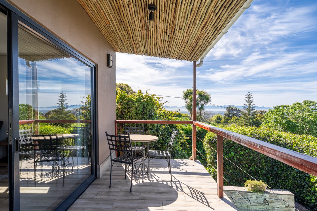 Apartment in Constantia, Southern Suburbs, Cape Town 2 - 19116633