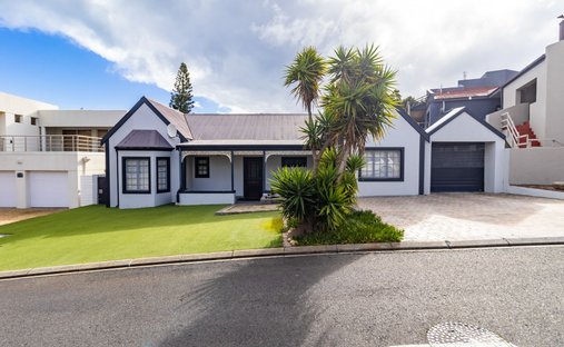 Anwesen in Strand, Helderberg, Kapstadt 1