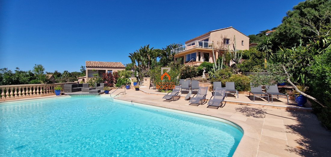 Estate in Hyeres, Provence-Alpes-Côte d'Azur, France 1 - 16473832
