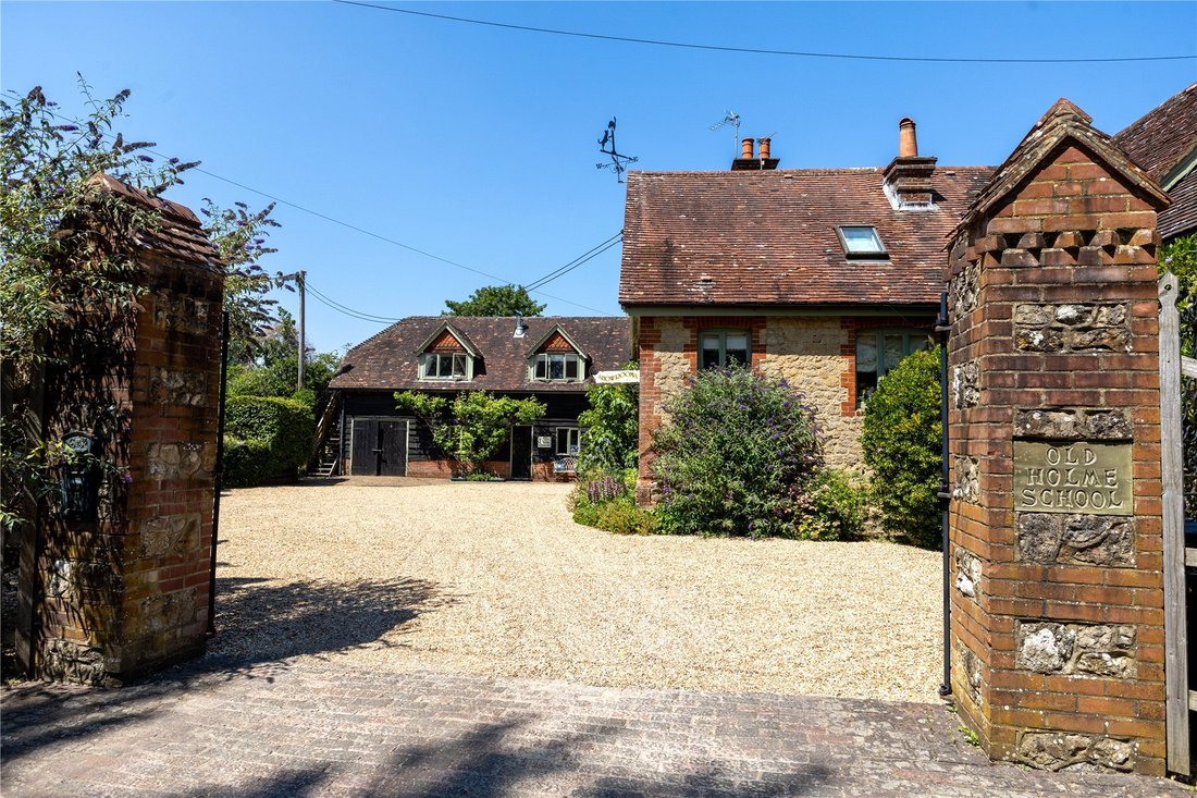 House in Headley Down, England 2 - 19112580
